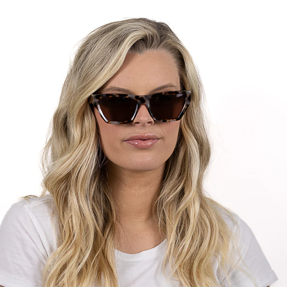 Soek Beyond Sunglasses, Sandstone