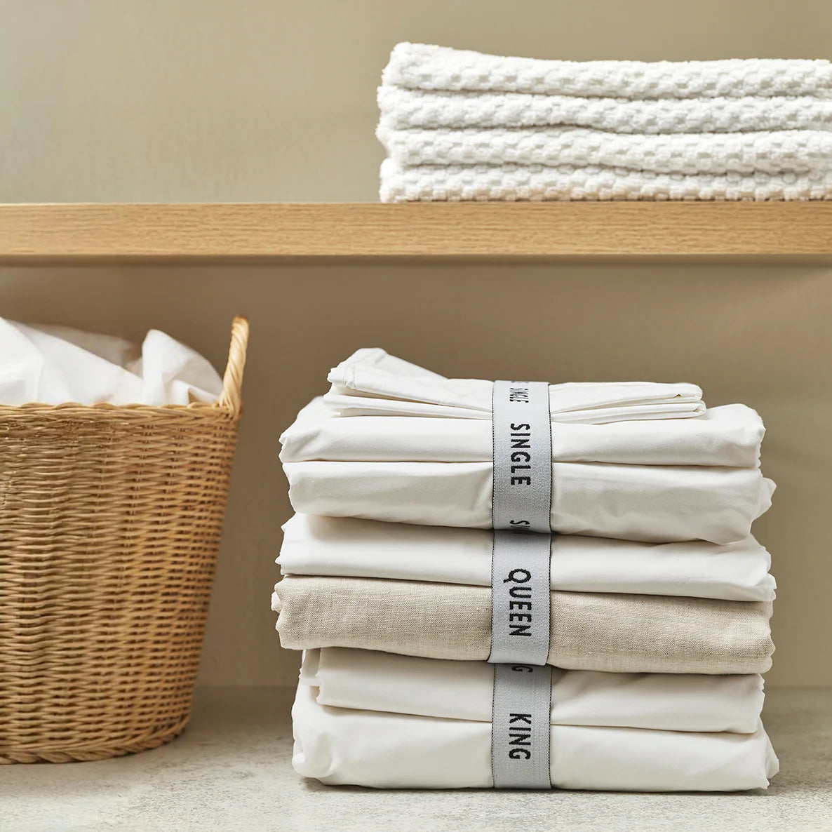 Thread Design Bed Sheet Bands, Set Of 2