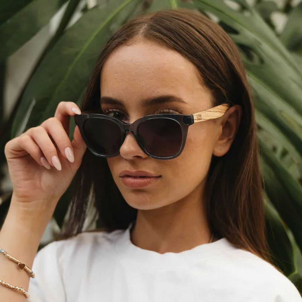 Soek Lila Grace Sunglasses, Midnight Blue