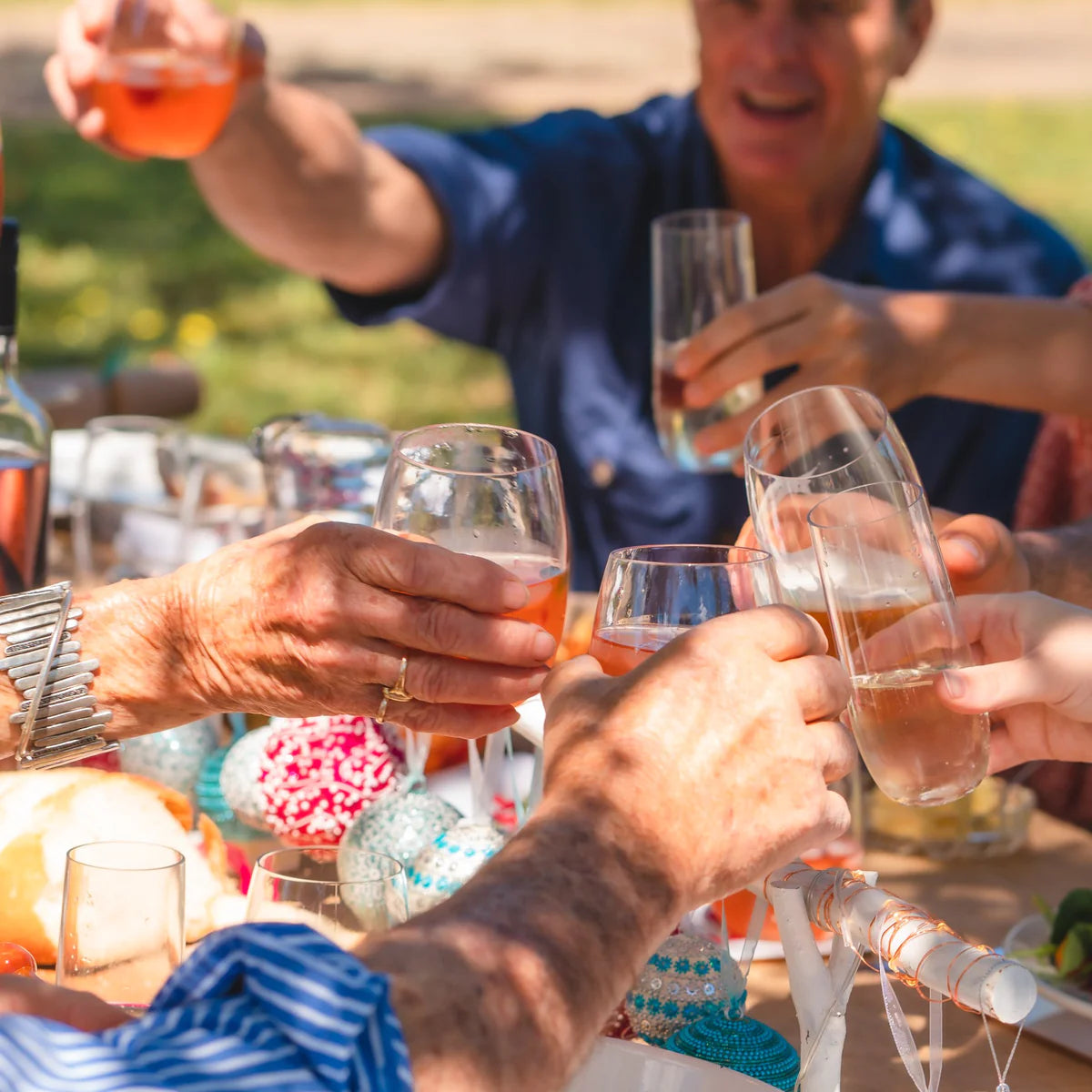 Rowdy Crowd Family Combo Pack 4 Wine glasses 4 champagne glasses