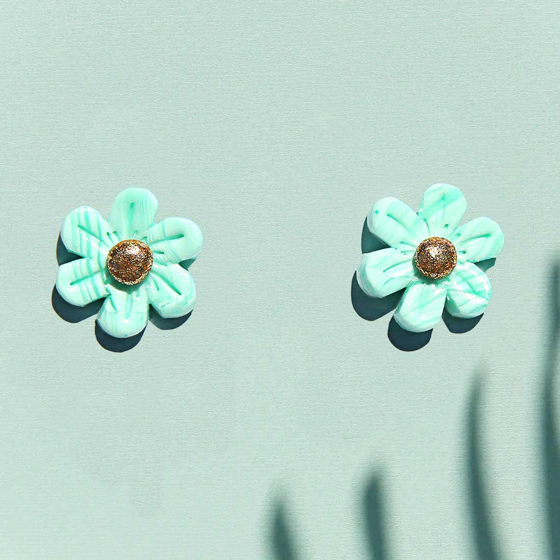 Kingston Stud Earrings, Large Mint Daisy